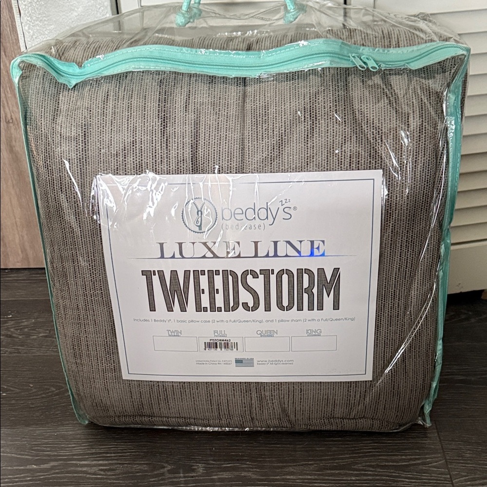 Beddy's NWT Never Opened-Full Tweedstorm Comforter - Gray